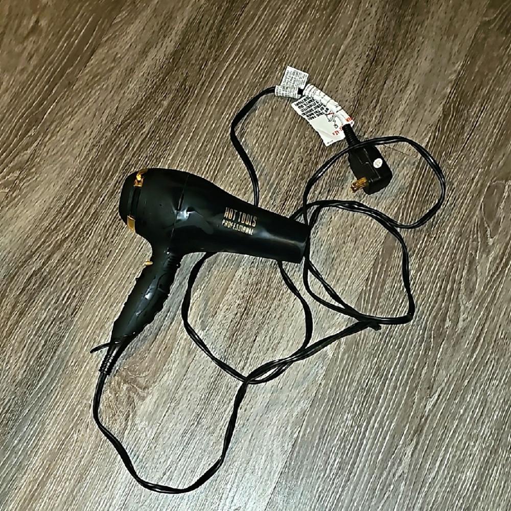 Hot Tools Black Professional Hair Dryer. Works great, long cord
